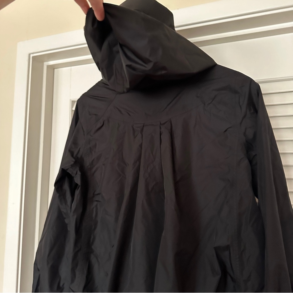Lululemon Rain Jacket - image 6